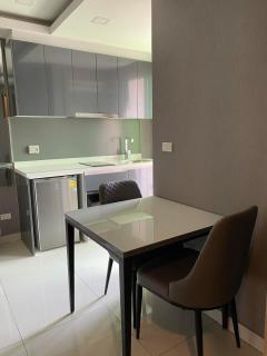 Pool Access Room In Arcadia - 8