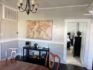 Downtown Whitestown with King Suite and Pool - Whitestown - 7