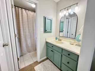 Big Sky Bungalow - 5 Beds Sleeps 8 - 5