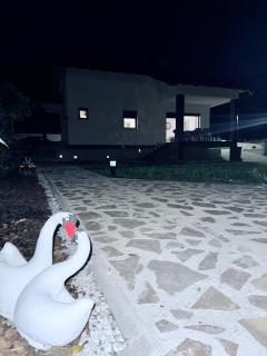 UNA Escape - - 6