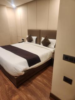 Hotel Nisha Plaza - 4