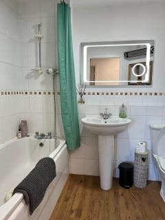 2 Bed Modern Apartment - Haydock - 8