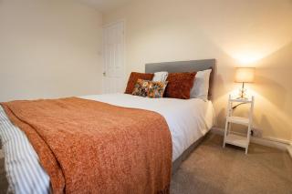 Three Bedroom House By Brookland Stays Serviced Accommodation Short Lets Cheltenham With Free WiFi - 7