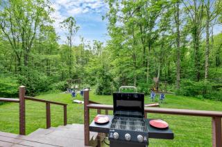 Cabin with Pool and Golf Simulator plus Hot Tub and Game Room in Hocking Hills - Logan - 1