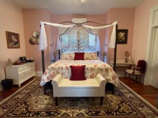 Trowell Historic Inn - 7