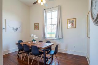 Historic 3 bedroom 4blocks from famous St Charles Ave Mardi Gras parade route, steps to Jazz venues and restaurants - 6
