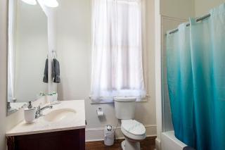 Historic 3 bedroom 4blocks from famous St Charles Ave Mardi Gras parade route, steps to Jazz venues and restaurants - 1