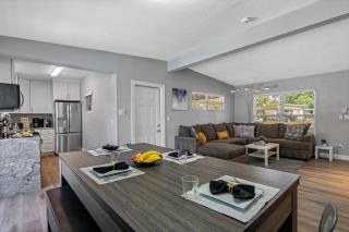 Luxe Retreat Heated Pool & King Suite Oasis - 5