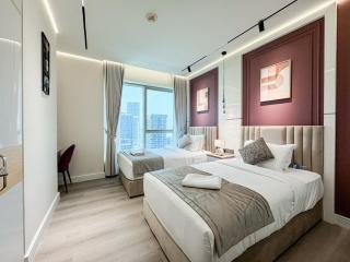 Damac Maison Canal Views, Luxury Waterfront Apartment, 2 BR, Dedicated Office, Sleeps 6 - 4