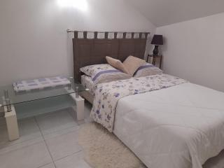 Ravissant studio sous maison, avec parking gratuit - 0