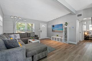 Luxe Retreat Heated Pool & King Suite Oasis - 8