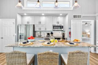 Castaway Waterfront Home - 7