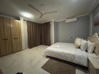 Luxurious 5 Bedroom Mansion at East Legon - Accra - 4