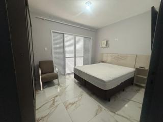 Apartamento com Estacionamento, Wi-Fi, Ar condicionado a 300 metros da Praia da Enseada no Guarujá. - 4
