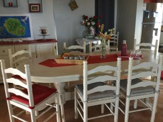 Grand appartement 2 chambres aux Avirons - Terrasse & Parking - FR-1-786-62 - 2