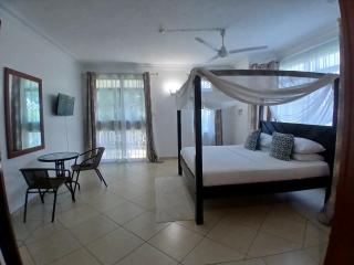Ary Homestay Nyali - 5th Avenue - 4