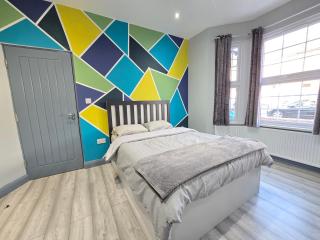 Bedroom in shared house in Hounslow - 7