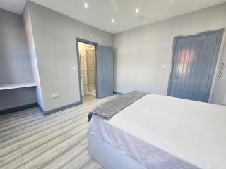 Bedroom in shared house in Hounslow - 6