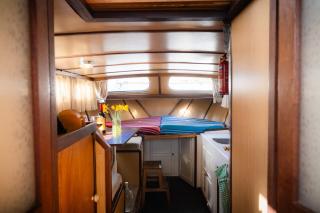 The fun boat - off grid - city centre - warm & cosy - Bath - 9