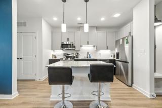 IRIE Living Brand New Lux 2BR Min Grand Park - 9