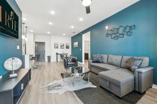 IRIE Living Brand New Lux 2BR Min Grand Park - 4