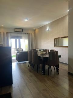 HA LUXURY 3BEDROOM LAKEVIEW munyonyo - Kampala - 1