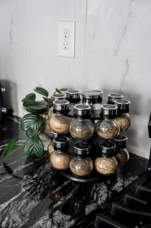 East Side Spa Retreat Near Lake - 4