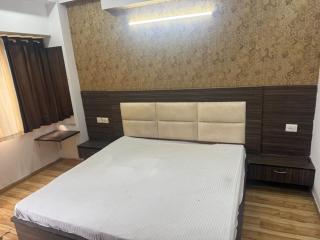 Ladlinikunjniwas - 4