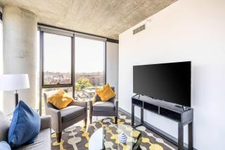 Bright & Modern 2BR Perfect City Escape - 6