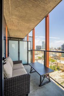 Bright & Modern 2BR Perfect City Escape - 5