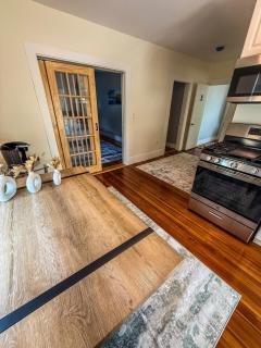 Stylish Stay By Beach And Shops - 5