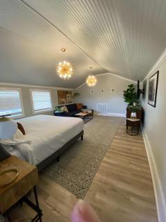 Lafayette's Downtown Oasis - Charming 1BR Townhouse near Festivals - 9