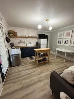 Lafayette's Downtown Oasis - Charming 1BR Townhouse near Festivals - 1