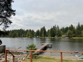 Peaceful Lakefront Retreat - 0