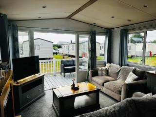 Cosy 2 bed in Dovercourt Holiday Park -Sleeps 6 - 5