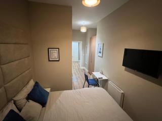 Private Room in Stunning Shared Apartment Newly Refurbished - 1