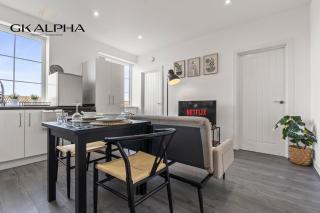 Stylish 2BR Flat Birmingham B19 Parking & WiFi - 5