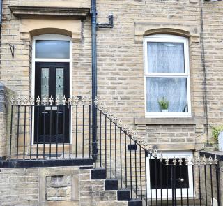 Cosy 3 Bed Home, Holywell Green - 0