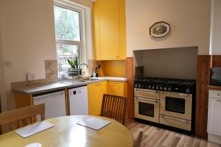 Cosy 3 Bed Home, Holywell Green - Greetland - 5