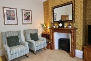 Cosy 3 Bed Home, Holywell Green - Greetland - 1