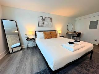 Stylish 1BR with Laundry In-unit - Aberdeen G - 1