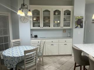 Spacious King Suite Home With Serene Patio - 7