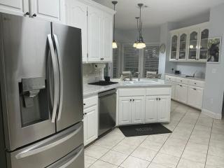 Spacious King Suite Home With Serene Patio - 1