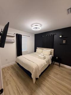 Coastal Comfort 2BR Getaway St Pete - 9