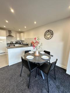 Bright & Spacious Apartment with large balcony and free parking - Moffat - 5