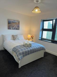 Bright & Spacious Apartment with large balcony and free parking - Moffat - 1