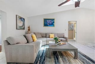 Stylish 4BR Retreat with Pool - Comfort & Serenity - 6