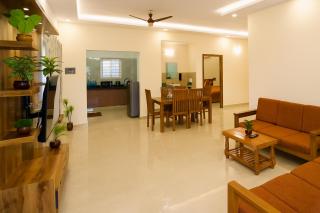 TrueLife Presidential Suites - 3BHK Luxurious AC Apartments - Modular Kitchen, RO water system, Microwave - Super fast WiFi, 55 Smart TV, 250 Airtel Channels - 3 bathrooms - Parking - Nearby PS4, A2B pure veg restaurants - Top service with lots of love - 8