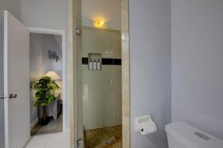 Family Fun Ping Pong BBQ Walk to Park Nearby - 1