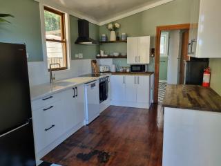 Paradise Cottage Historical home - 9